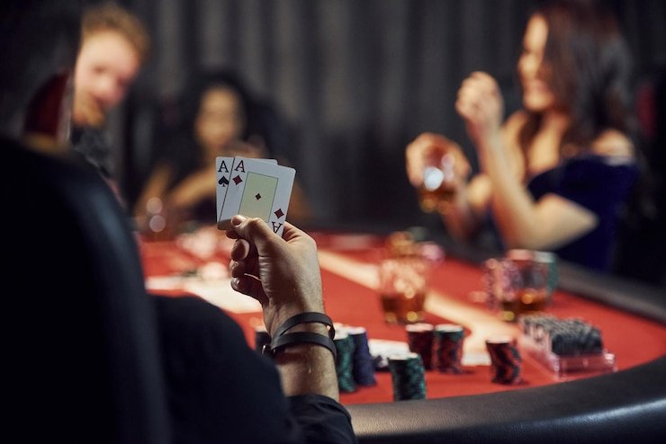 Live Bandar Poker table at dewaxx with multiple camera angles and card display